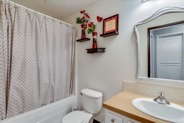 1220 N Timberleaf, Derby, KS 67037