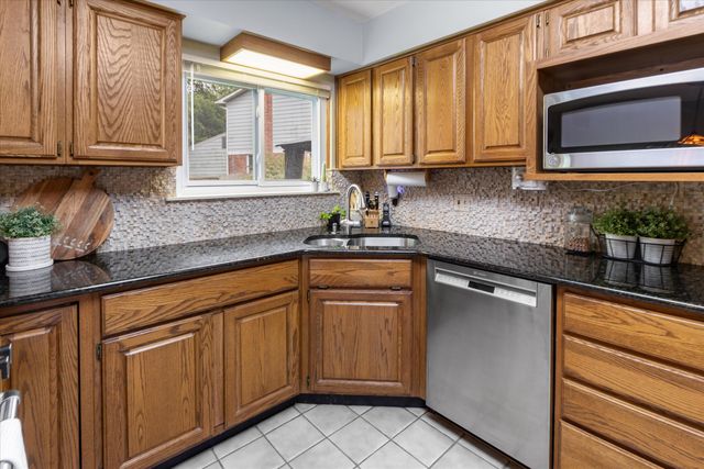 3225 Lockridge Drive, Ann Arbor, MI 48108