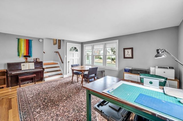 35 Dresser Ave, Chicopee, MA 01013