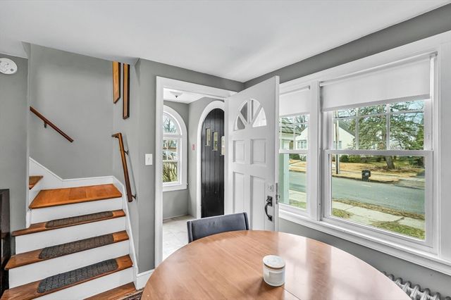 35 Dresser Ave, Chicopee, MA 01013