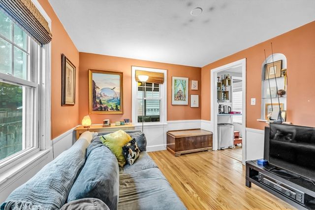 35 Dresser Ave, Chicopee, MA 01013