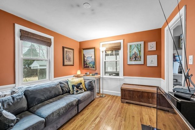 35 Dresser Ave, Chicopee, MA 01013