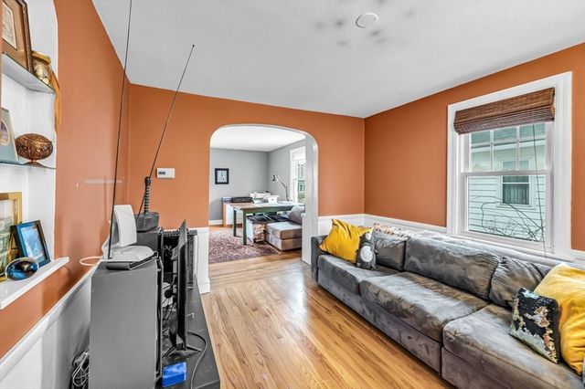 35 Dresser Ave, Chicopee, MA 01013