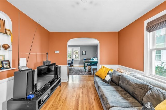 35 Dresser Ave, Chicopee, MA 01013