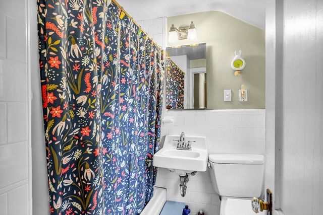 35 Dresser Ave, Chicopee, MA 01013