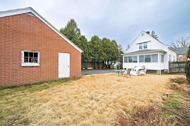 35 Dresser Ave, Chicopee, MA 01013