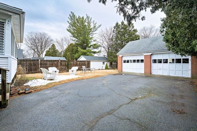 35 Dresser Ave, Chicopee, MA 01013