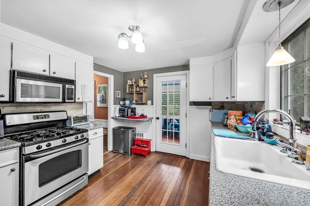 35 Dresser Ave, Chicopee, MA 01013