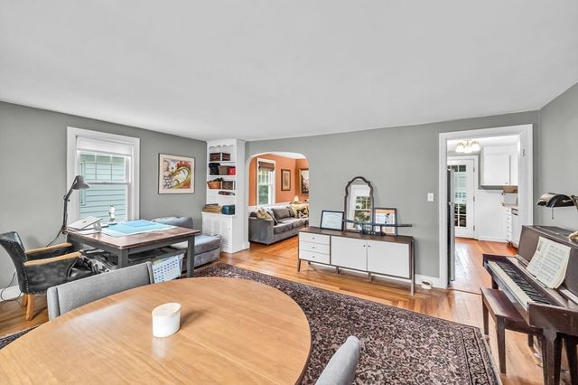 35 Dresser Ave, Chicopee, MA 01013