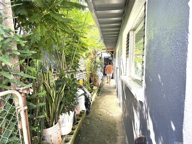 1918 Hanu Lane A, Honolulu, HI 96819