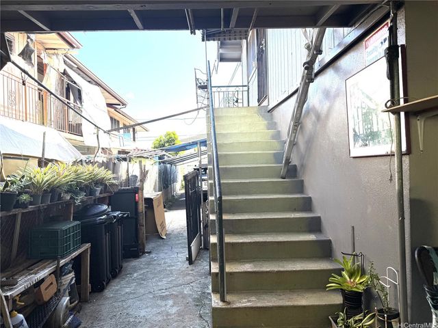1918 Hanu Lane A, Honolulu, HI 96819