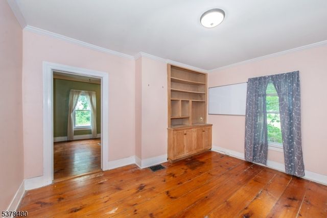 10 Passaic Ave, Ogdensburg Boro, NJ 07439