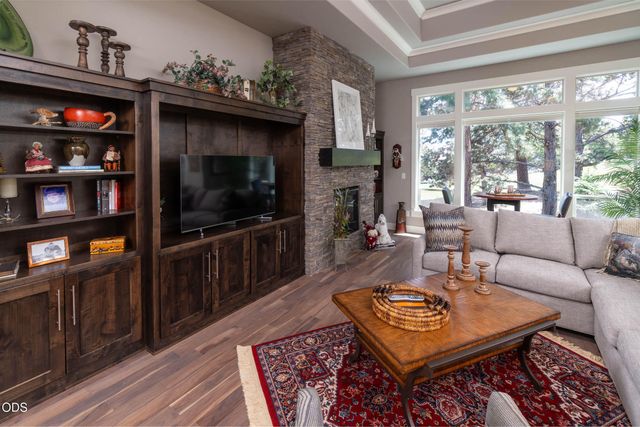 2533 NW Pine Terrace Drive, Bend, OR 97703