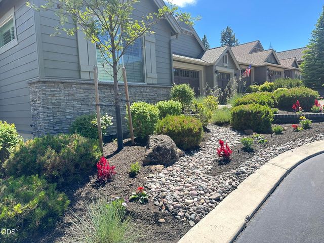 2533 NW Pine Terrace Drive, Bend, OR 97703