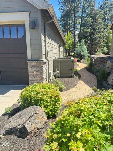 2533 NW Pine Terrace Drive, Bend, OR 97703