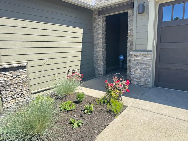 2533 NW Pine Terrace Drive, Bend, OR 97703