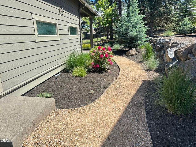 2533 NW Pine Terrace Drive, Bend, OR 97703