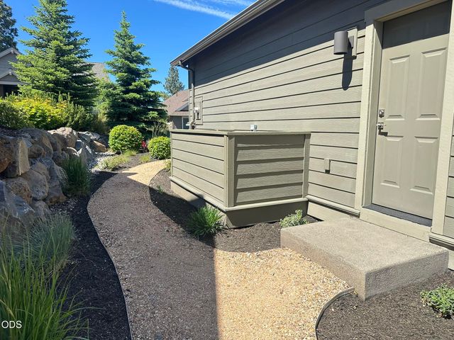 2533 NW Pine Terrace Drive, Bend, OR 97703