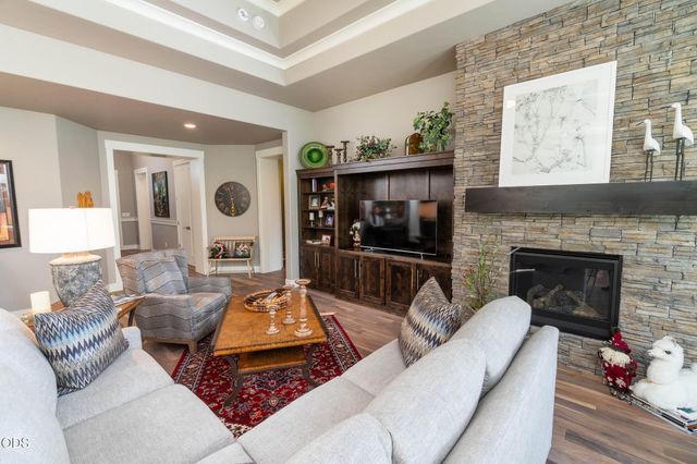 2533 NW Pine Terrace Drive, Bend, OR 97703