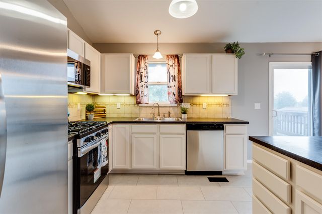 2326 S Upland Hills Ct, Wichita, KS 67235