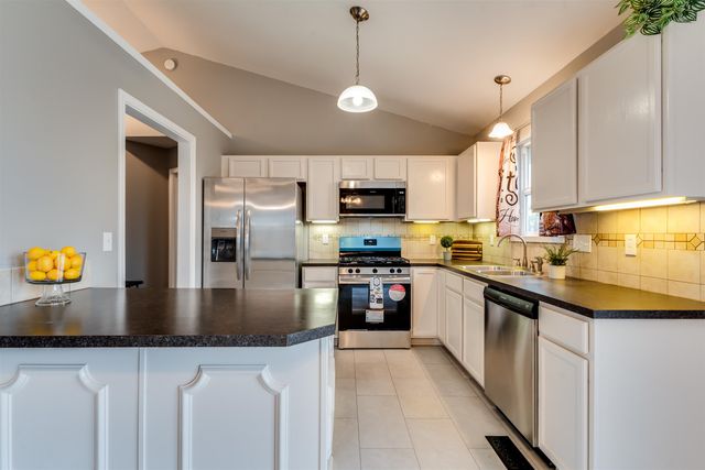 2326 S Upland Hills Ct, Wichita, KS 67235