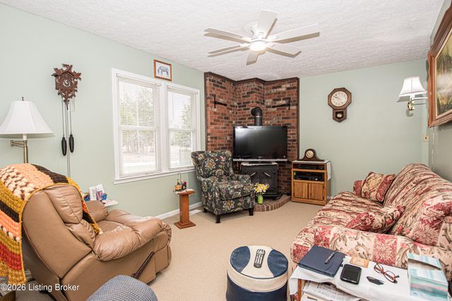 166 Rufus Ln, Mt Washington, KY 40047