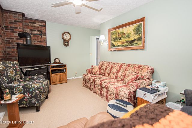 166 Rufus Ln, Mt Washington, KY 40047