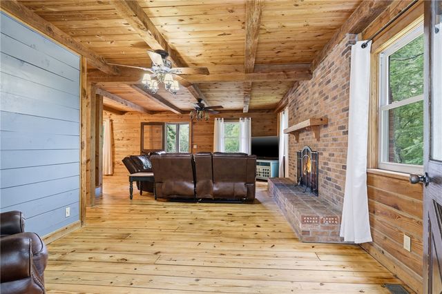 211 Narrow Way, Travelers Rest, SC 29690