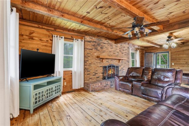 211 Narrow Way, Travelers Rest, SC 29690