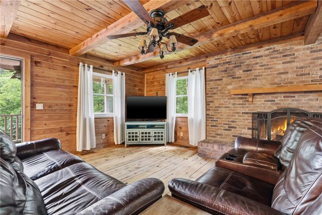 211 Narrow Way, Travelers Rest, SC 29690