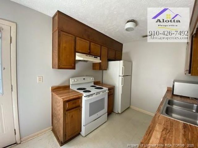 1966 Glenwick Drive, Fayetteville, NC 28304