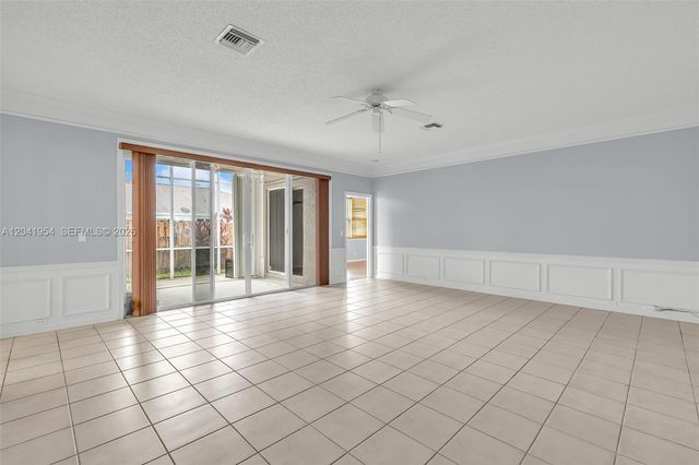 5823 Plum Harbor Cir, Tamarac, FL 33321