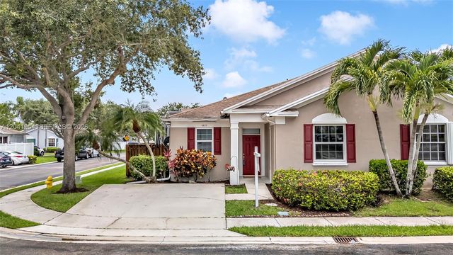 5823 Plum Harbor Cir, Tamarac, FL 33321