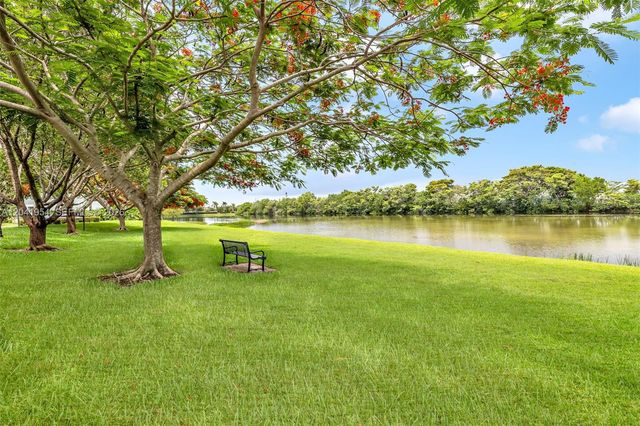 5823 Plum Harbor Cir, Tamarac, FL 33321