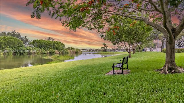 5823 Plum Harbor Cir, Tamarac, FL 33321