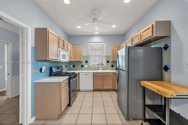 5823 Plum Harbor Cir, Tamarac, FL 33321