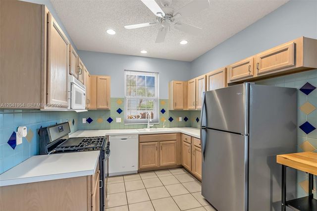 5823 Plum Harbor Cir, Tamarac, FL 33321