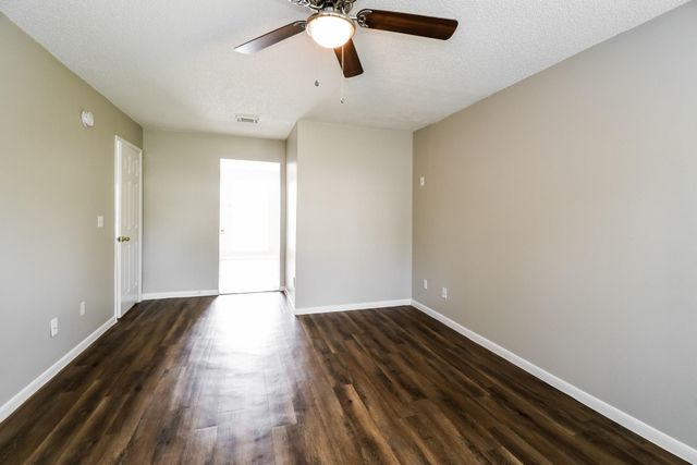 5306 Spring Branch Drive, Pearland, TX 77584