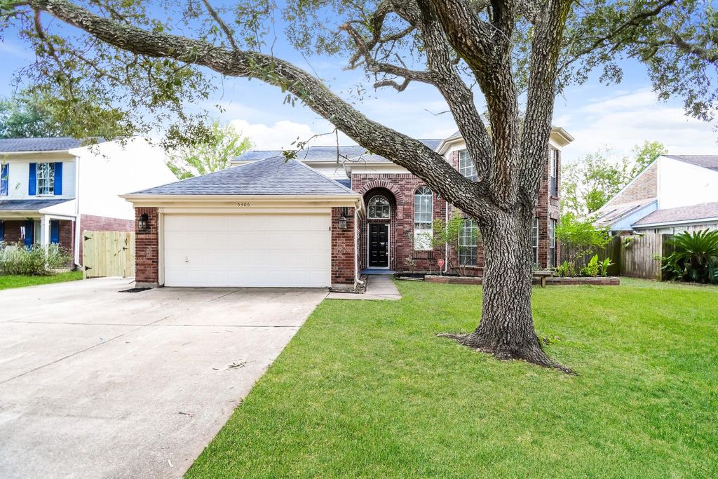 5306 Spring Branch Drive, Pearland, TX 77584