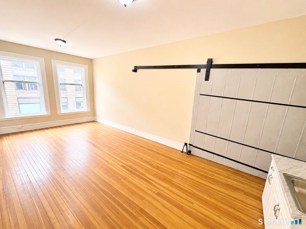105 Bank Street 3B, Waterbury, CT 06702