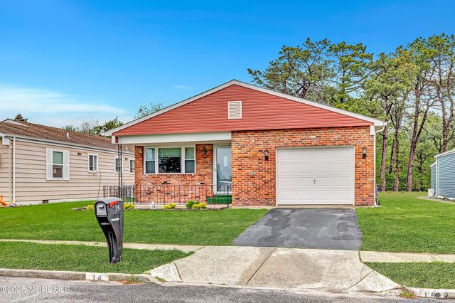 14 Santiago Drive W, Toms River, NJ 08757