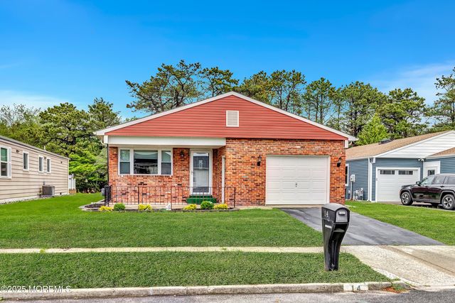 14 Santiago Drive W, Toms River, NJ 08757