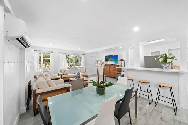 319 Nebraska St, Hollywood, FL 33019