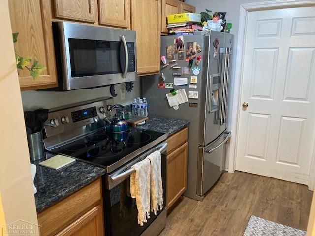 21868 Hartford Way, Macomb Twp, MI 48042