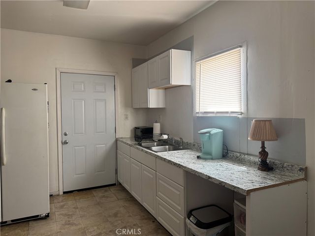 408 Pioneer Street, Barstow, CA 92311