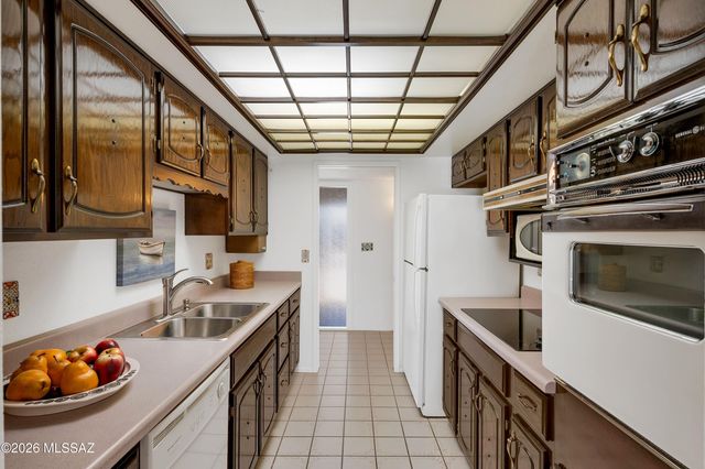 9027 E Palms Park Drive, Tucson, AZ 85715