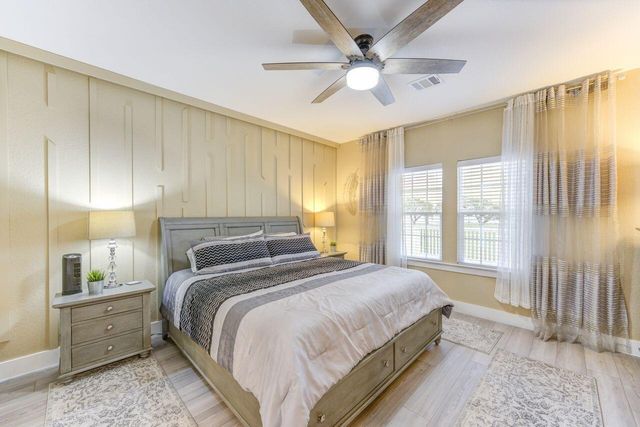 4 Shore Acres Circle, Shoreacres, TX 77571