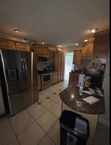 8421 Winnipesaukee Way, Lake Worth, FL 33467