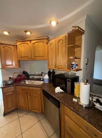 8421 Winnipesaukee Way, Lake Worth, FL 33467
