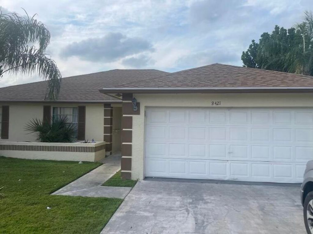 8421 Winnipesaukee Way, Lake Worth, FL 33467